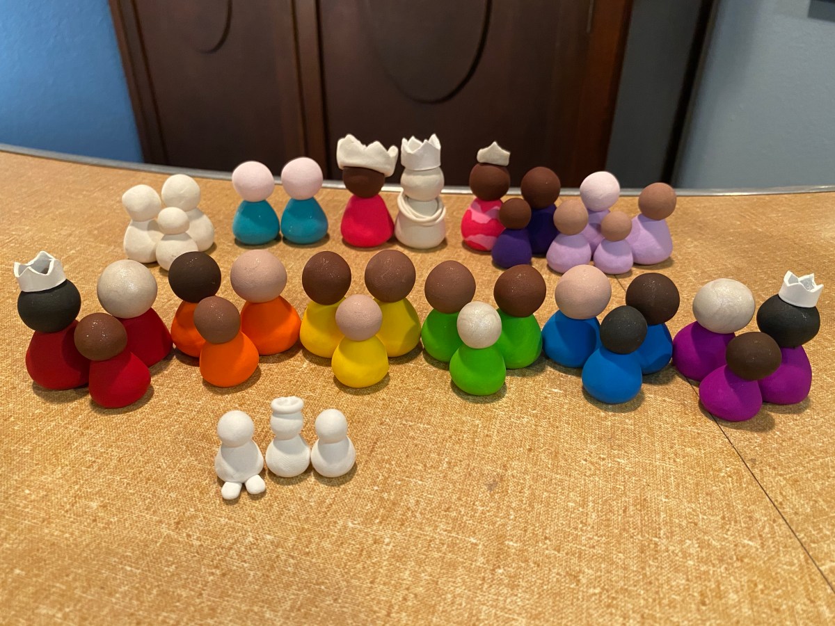 Making little clay&nbsp;friends